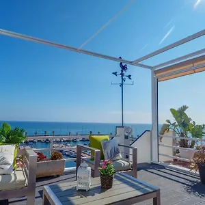 https://the-moonlight-sea-view-by-hello-homes-sitges.topbarcelonahotels.com