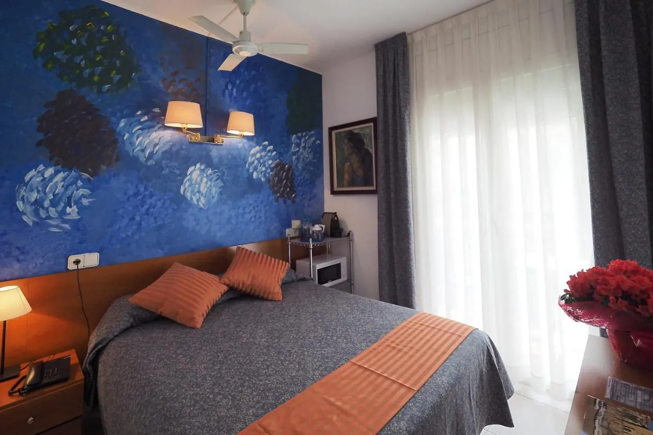 Hotel Montserrat Sitges 2*,